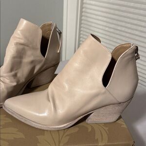 GOLO Short leather boots Womens 7.5 bone color soft booties shooties Western